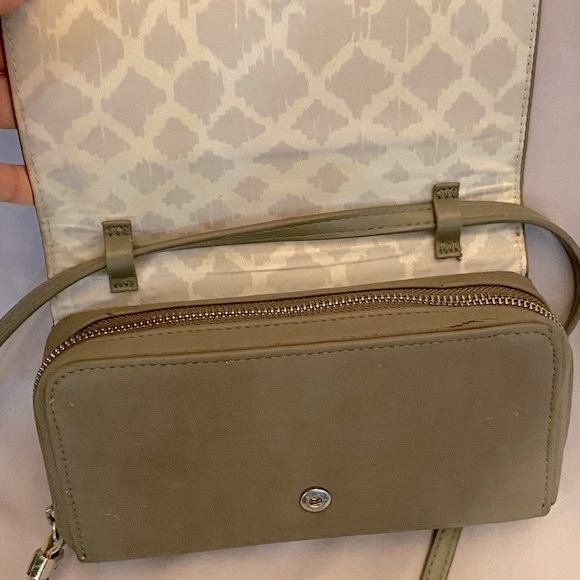 Stella & Dot Taupe Hello Gorgeous Crossbody Grey Wallet - Picture 11 of 16